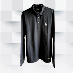Camiseta con Cuello Negro